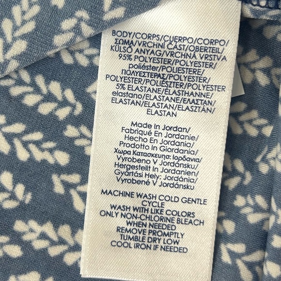 Chaps Blue and Ivory Patterned Blouse. Size 1X - Picture 5 of 6